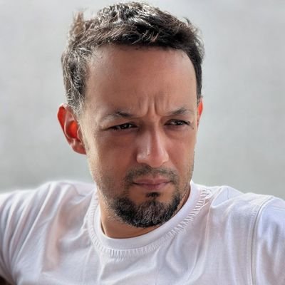 caldenbasi's profile picture. Professional thumb twiddler