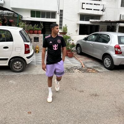 shubh_37's profile picture. Engineer @BilzoHQ | Building https://t.co/0U1vS2qJgB | Powered by books and coffee