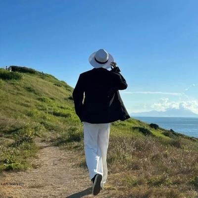 Enouhu2716's profile picture. 