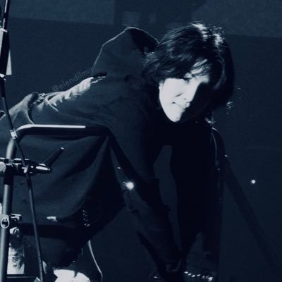 they/it/crow/iel | creature thingy | FR/ENG | vampire and cannibalism enjoyer | a lover and a hater | bts polycule truther | +18