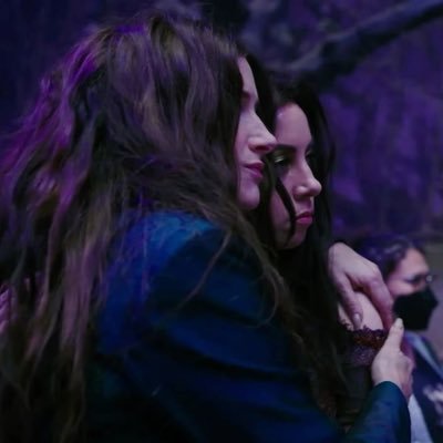 sendo cadelinha de TODOS os shippers, principalmente de supercorp, agathario e englot
