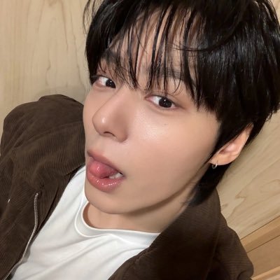 herowoongie's profile picture. tomoon🌙 (ot5) • woongnyeo🐯 • deobi☀️ • baby weve🌟 • kingme👑 • met Oneus 3/22 & 8/10 • level 30 • mdni