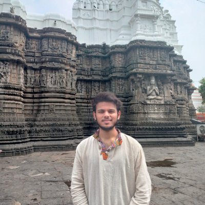 Rugs_07's profile picture. 23. Frontend Engineer @MizzleFi. 
I help startups transform visions into engaging frontends that drive growth. 
Code . Freelance . Do what excites :)