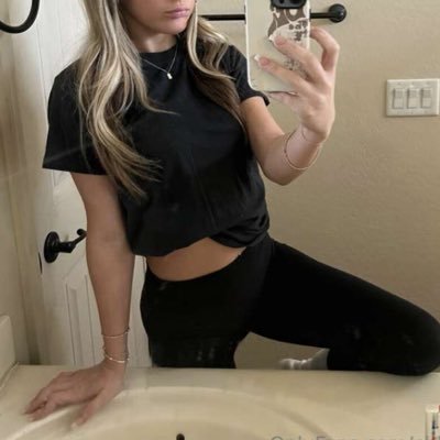 secretly having fun so don’t tell I’m 24 dm is open I send stuff if your fun i love to rate wife’s, sisters, moms IRLs snap secretcandy2