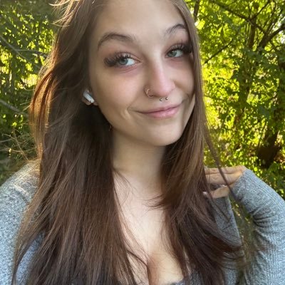 FINDOM| MINORS DNI | money is my kink🖤| bratty & expensive | 20 🫶🏻 | my only account besides @reignpeach