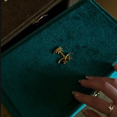 R__xi1's profile picture. 