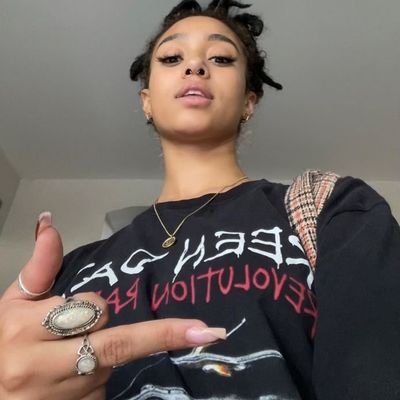 sou feita de lesbianismo, Lara Raj e ghosts mal feitos