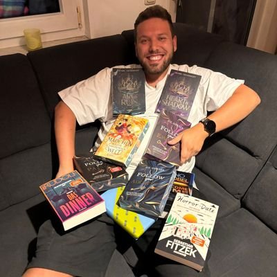 CaZe97's profile picture. »Leserate« 
»verheiratet und Hausbesitzer« 
»Twittert über das Leben und 
Komische Menschen 🙃«