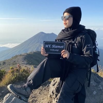 lonelytena's profile picture. “Loading… masih nyari tujuan hidup ⏳”