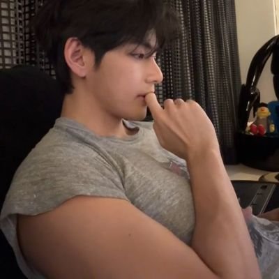 sloudncing's profile picture. kim taehyung's version