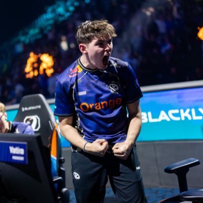 im a massive karmine corp fan and as big fan for karmine corp to win 🏆 World championship in 2026 my idol is vatira i started rl because of him 🇫🇷💙🐐🧱