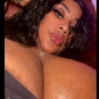 el sexo es placer & el dinero es quien manda 💸✨bienvenidos✨ aquí escribo libremente esta soy yo