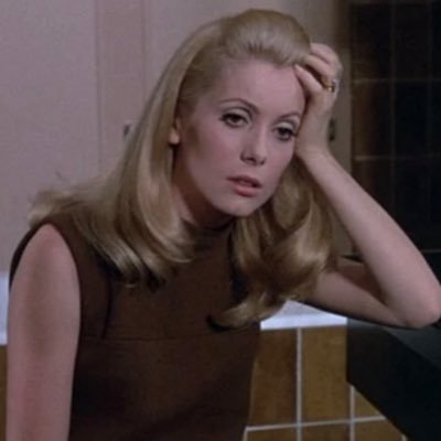 camuskafkaesque's profile picture. J’ai grandi dans la mer et la pauvreté m’a été fastueuse,puis j’ai perdu la mer,tous les luxes alors m’ont paru gris,la misère intolérable - Camus |🦢🏸☕️🌺🐚🧸