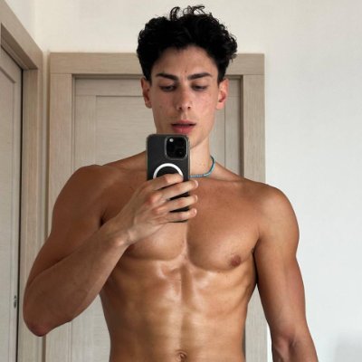 Yes I'm a Doctor that runs a 🌶 page for fun.😂
Main account @YourDrManuX