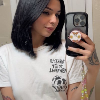 cosmiccari's profile picture. as above so below ✨  | endo warrior 🎗| Indigenous 🌞 | starseed 💫 | gang gang XX 🖤