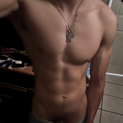 24 • MEXICAN 🇲🇽 • CONTENT CREATOR ❤️🔥 msg me for my menu 💸 $mtvsebi