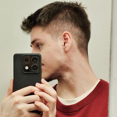 um jovem aleatório perdido tentando se encontrar em um mundo sem sentido