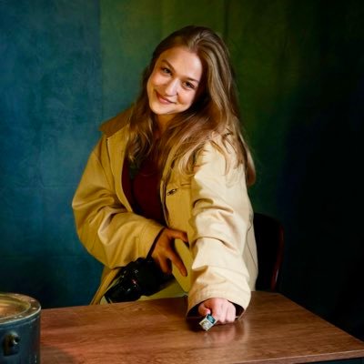 👩🏼💻 for @SeattleKraken, 🤳 for @NWSL | women's hockey enjoyer, Taylor Swift lover, and pun enthusiast | she/her