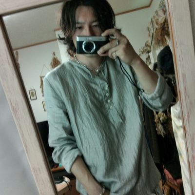 Rick OwensにハマリSAINT LAURENTにハマリ今は様々な服着てみてます。みんな違ってみんないい。音楽嗜んでます🎹