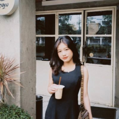 writtenbyzie's profile picture. mixed feelings, messy thoughts 🌵☃️🏝️☔🌈💫✨☄️🐯🐍🐈🐸🐡🍒🥑🥨🍕🍟🎂🍿🍦🚨🎠🎀🥇🛼🧸