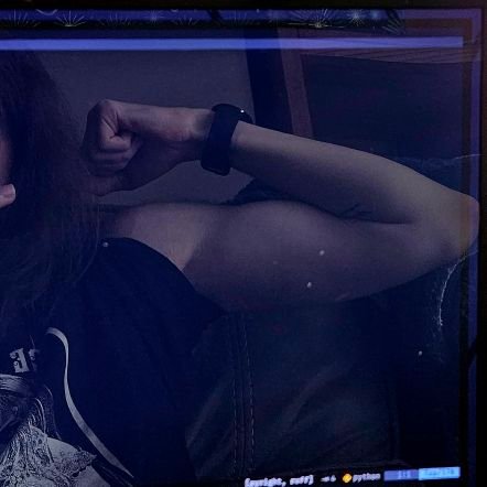 slaxes595's profile picture. 21 | 6'1 bisexual scientist | UK | MDNI