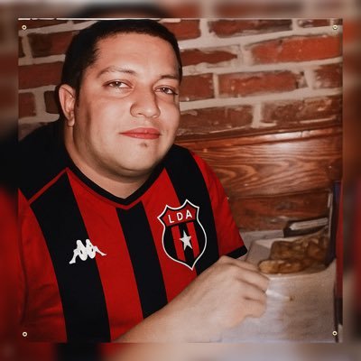 Soy un mae de buenos sentimientos. Nada es personal , es fútbol.