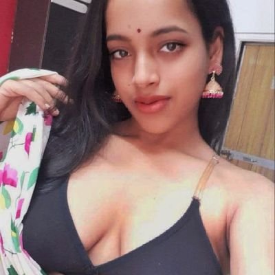 mounitaBanerjei's profile picture. 22 ✨ lover girl