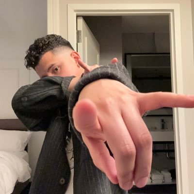 crisblck's profile picture. artist, yapper and marvel rivals player