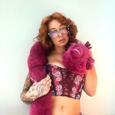 21+ • Pec flex queen • Macro Peen Connoisseur • All links on my website 🌶 • no meetups/collabs!!!