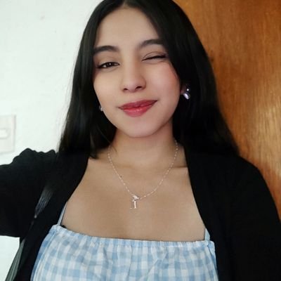 ¡Hola! soy Medelyn.✨
Mercadóloga.📩
Diseñadora.👩🏻💻