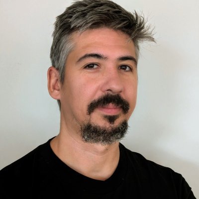 roviati_'s profile picture. 