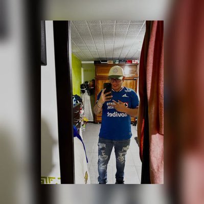 alaanmartinezmx's profile picture. soy celeste y es un sentimiento que no morirá. 💙❤️