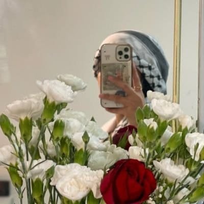 mehvishs25's profile picture. Exploring the human side of Ai
