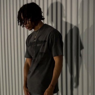 b_exho14's profile picture. 