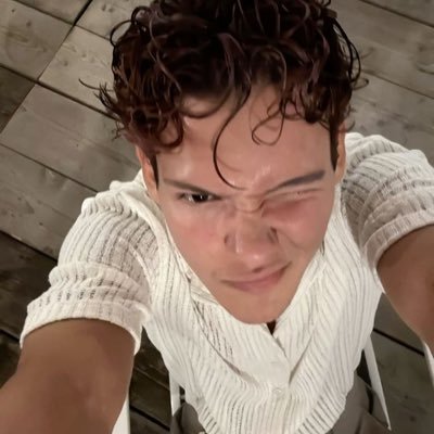 yrbrainrot's profile picture. addicted to drama, angst and tears