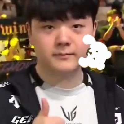 JeonJiSol's profile picture. 