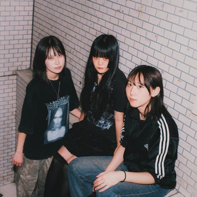 東京都発ガールズバンド/Clarge(クラージュ)¦Gt.Vo.ふるかわまい@clarge_band_gtv¦Gt.月渚@ru_mooon¦Ba.野乃@s2oz1 ¦NEXT...📍渋谷Milkyway ¦ご連絡等はこちらまで(clarge.band@gmail.com)📮
