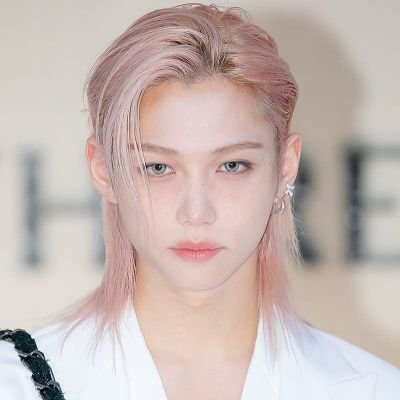 CYoung17629's profile picture. 안녕하세요, 저는 펠릭스 스트레이키즈입니다. 저는 인기 아티스트입니다. 감사합니다❤