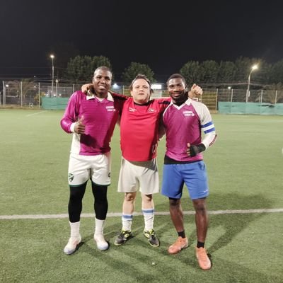45 años dedicados al FÚTBOL. Hoy como DT, juego contra equipos SERIES de HONOR.
Fui Instructor de Conducción y Maquinaría 15 años, acreditación Sence.
Soltero.