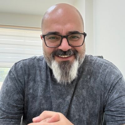 sores_haki's profile picture. devlette klinik sosyolog-politolog-aile danışmendi vs (sağlık yönetimi, ar&ge,sağlık sosyolojisi,intihar,bağımlılık vs) tweet/beğeniler otomatik silinmektedir