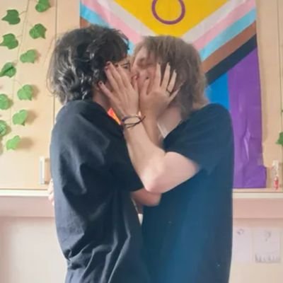 JuliianFCH's profile picture. 21 | 🏳️‍🌈 | 161 | Rostock | stud. iur.