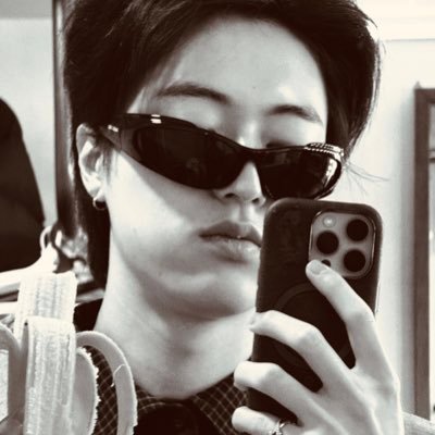 ⓘ editor/graphic designer ⎯ made of art studio 🛒🩻🗯️ (fan acc) #zammiefile cms open 🤙🏾