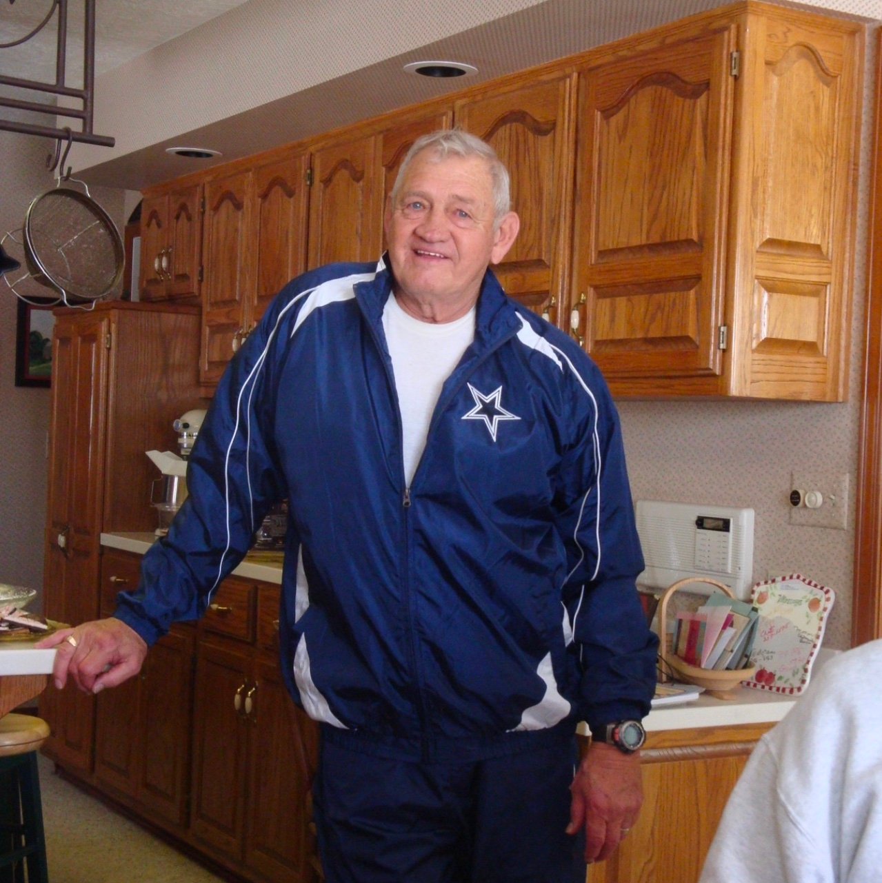 KenFitchdxq's profile picture. 