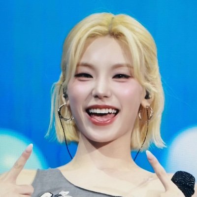 she/her | mainly itzy, others | ot5 🖤 biased | yejichacco truther