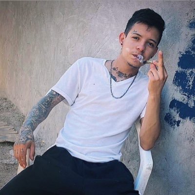 me encantan las mujeres nalgonas y tetonas y tengo 25 años soltero tengo el pene grande grueso y venudo manden mensajes lindas 🤤