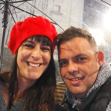 De Barcelona y adoptado Roquerol, Padre, Pareja, Hijo y Hermano. Busco la paz interior, la salida de la oscuridad, y volver a ser la persona divertida.
