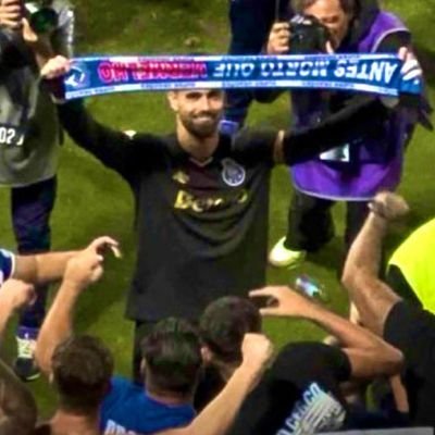Portista ferrenho desde nascença. Licenciado em comentário da bola pela UBetano. Aspirante a cientista nos tempos livres.
2nd acc: @El_Magicoooooo2