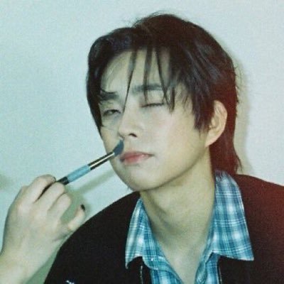 comma_dotcom's profile picture. 그대의 시간과 새벽은 안녕하신가요