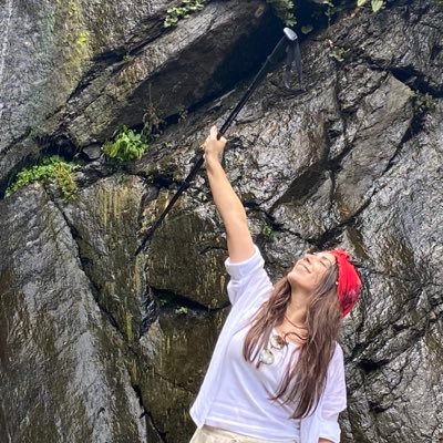 OzbeyHazal1's profile picture. 