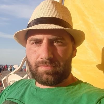 Este perfil es irreal y grosero, los post célebres son pobres imitaciones y debido a su contenido nadie lo debería seguir